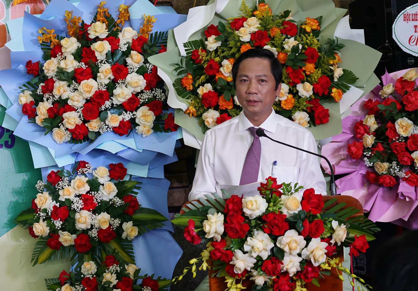 Ph&oacute; Chủ tịch UBND tỉnh Quảng Trị Ho&agrave;ng Nam ph&aacute;t biểu ch&agrave;o mừng